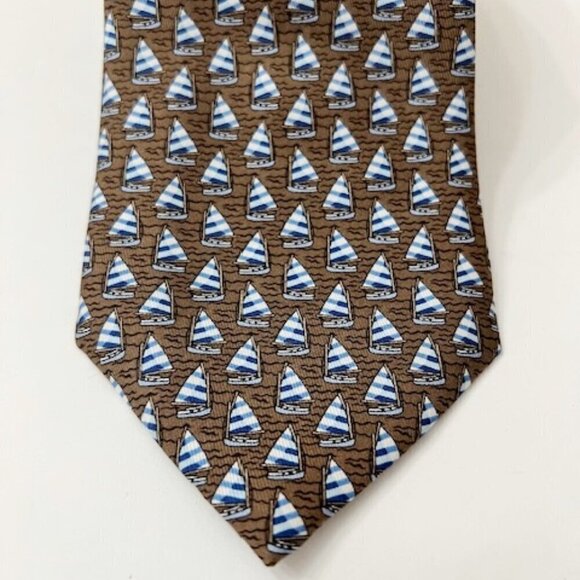 Vineyard Vines Brown Sailboat Print 100% Silk Men's Nautical Tie - Picture 3 of 6